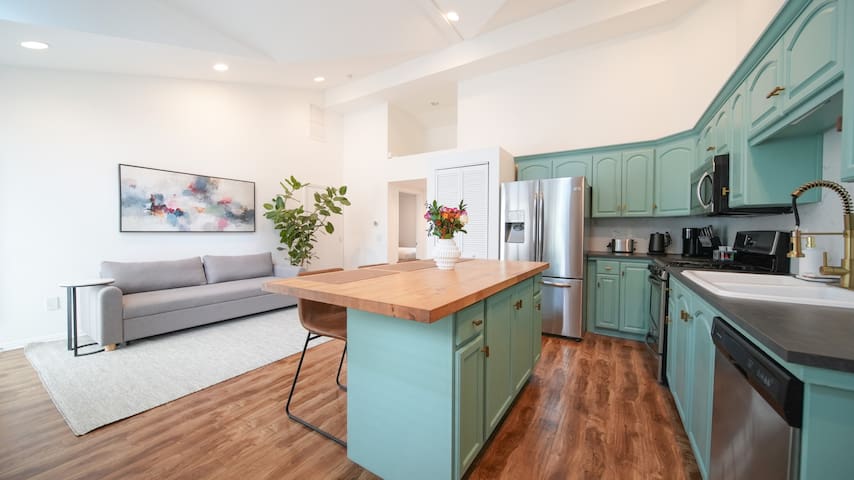 Steps to the Beach – 2BR Ideal for Families