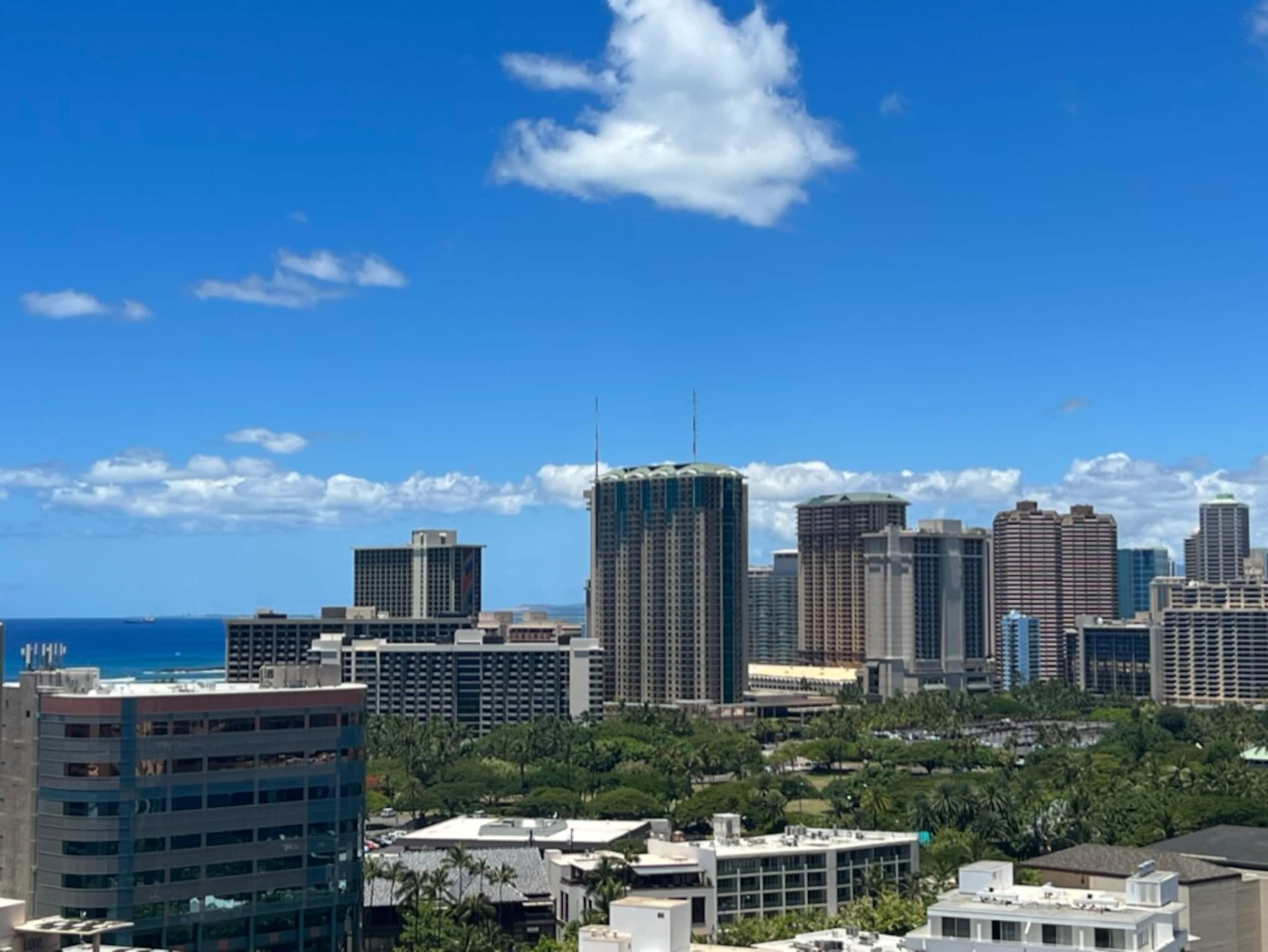 Ocean View Waikiki Condo｜FREE Parking｜5 Min Beach - Image 22