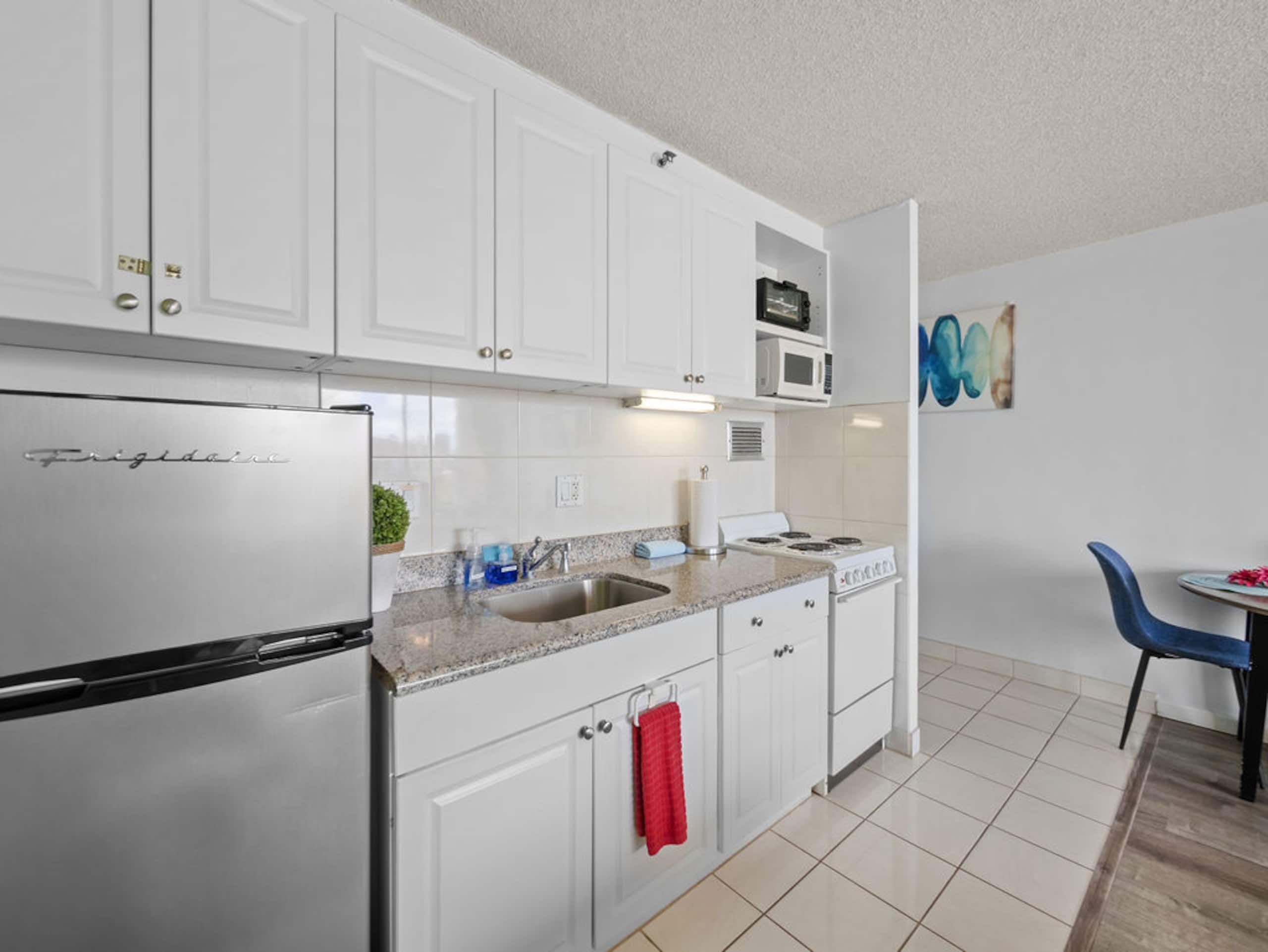 Ocean View Waikiki Condo｜FREE Parking｜5 Min Beach - Image 4