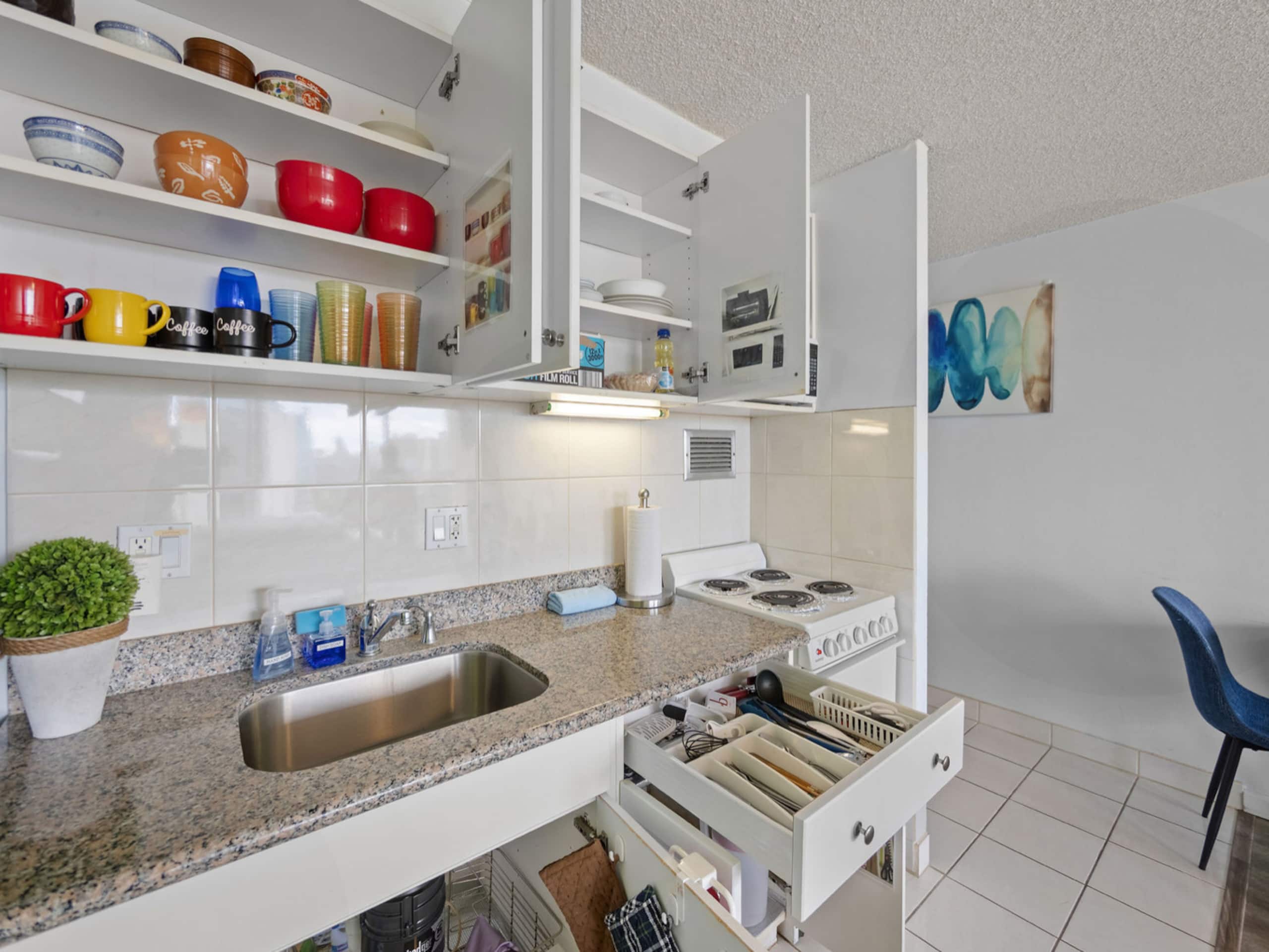 Ocean View Waikiki Condo｜FREE Parking｜5 Min Beach - Image 3