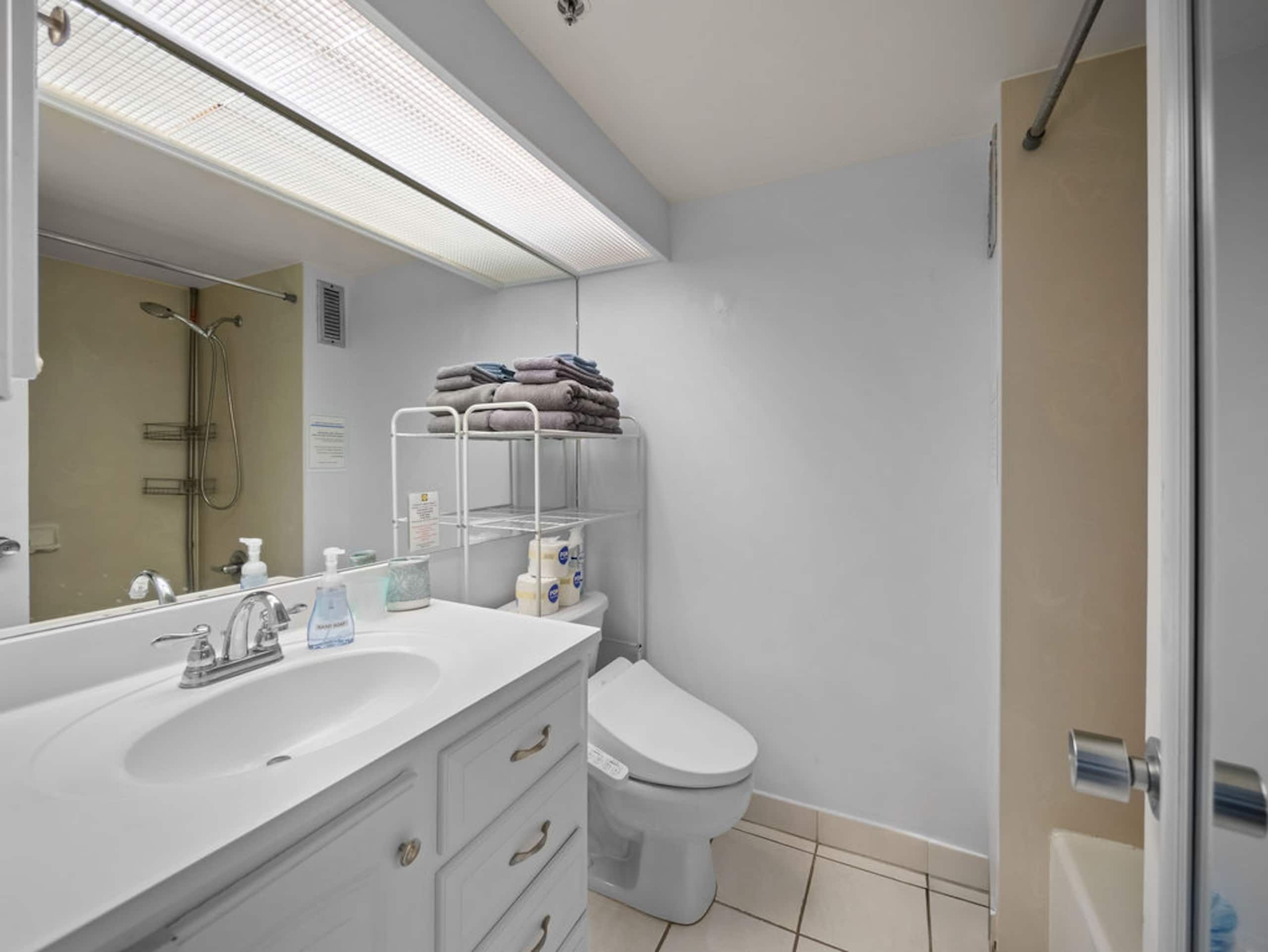Ocean View Waikiki Condo｜FREE Parking｜5 Min Beach - Image 12