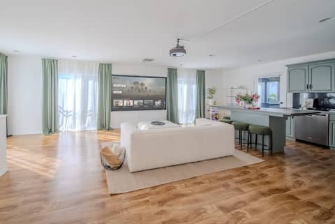 Top performing Airbnb: Steps to Beach | Private Rooftop| 100"Movie Screen in Marina Del Rey