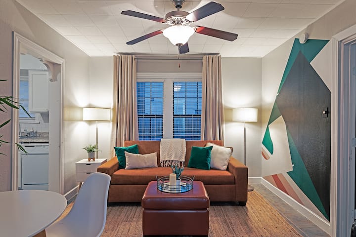 3br Father's Montrose Estate A | Medical Center - Houston, TX