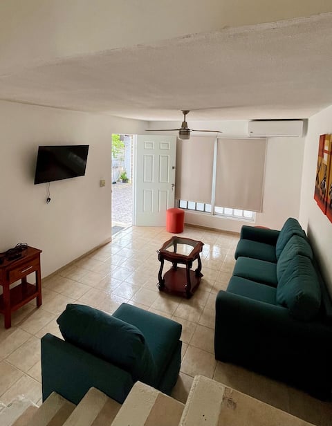 Popular Airbnb listing: Large house / North Side / Hospitals / Plaza Altabrisa in Fraccionamiento Montebello
