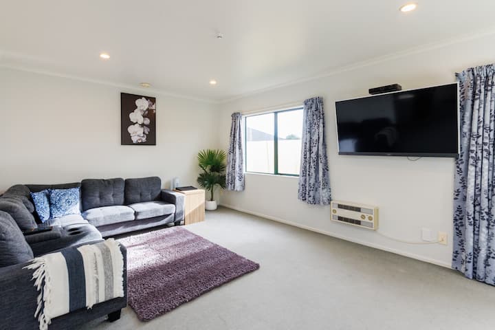 Deluxe Two Bedroom Flat Apartment - Palmerston North