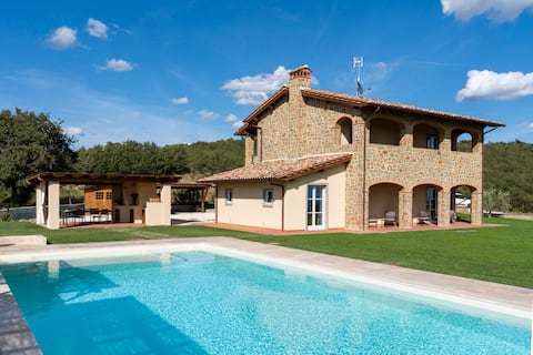 Casale La Querce-Tuscan Farmhouse with pool & view