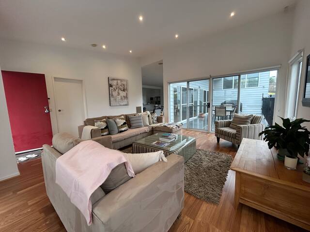 ‘Our Lady’ Gas Heated Plunge Pool & Spa, Sorrento gallery image 4