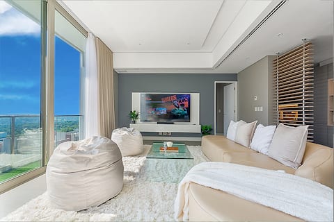 Rosebank Penthouse with Braai and Indoor Fireplace