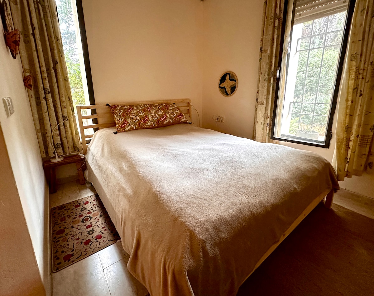 מיטה מפנקת מידות: 160x200, מיקלחת- שירוטים צמודים