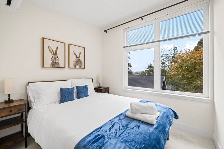 Modern 4B/2.5B Fremont Houses w/ Prime Walkability gallery image 4