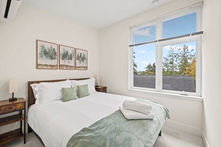 Modern 4B/2.5B Fremont Houses w/ Prime Walkability gallery image 5