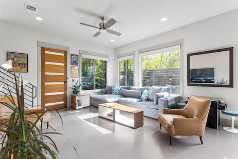 Successful Airbnb property: Relax & Play in Austin – Walk to Rainey/Lake Trail in East Cesar Chavez