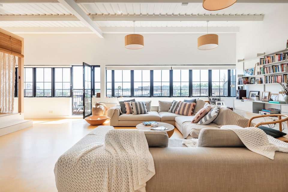 The Warehouse Loft — large, bright warehouse loft in East London