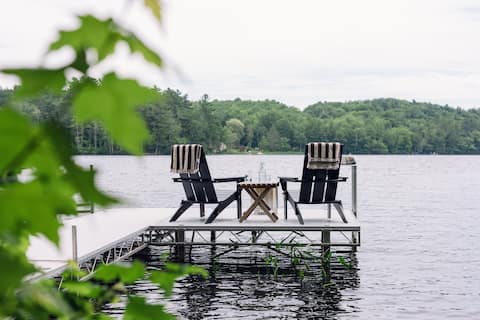 Four-Season Luxury Lakefront Cabin Close to Camden