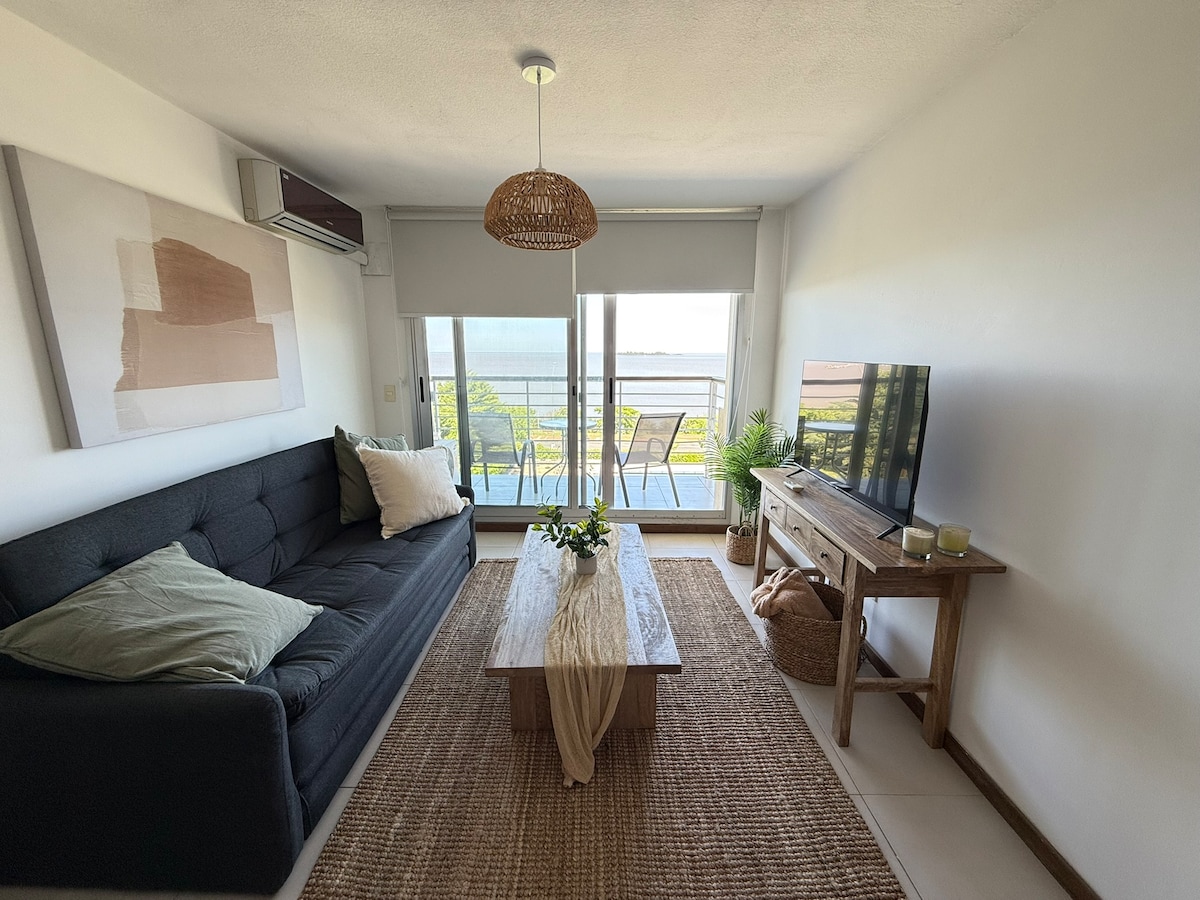 Top Airbnb: Altos del Virrey apartment. Amazing view. in Colonia