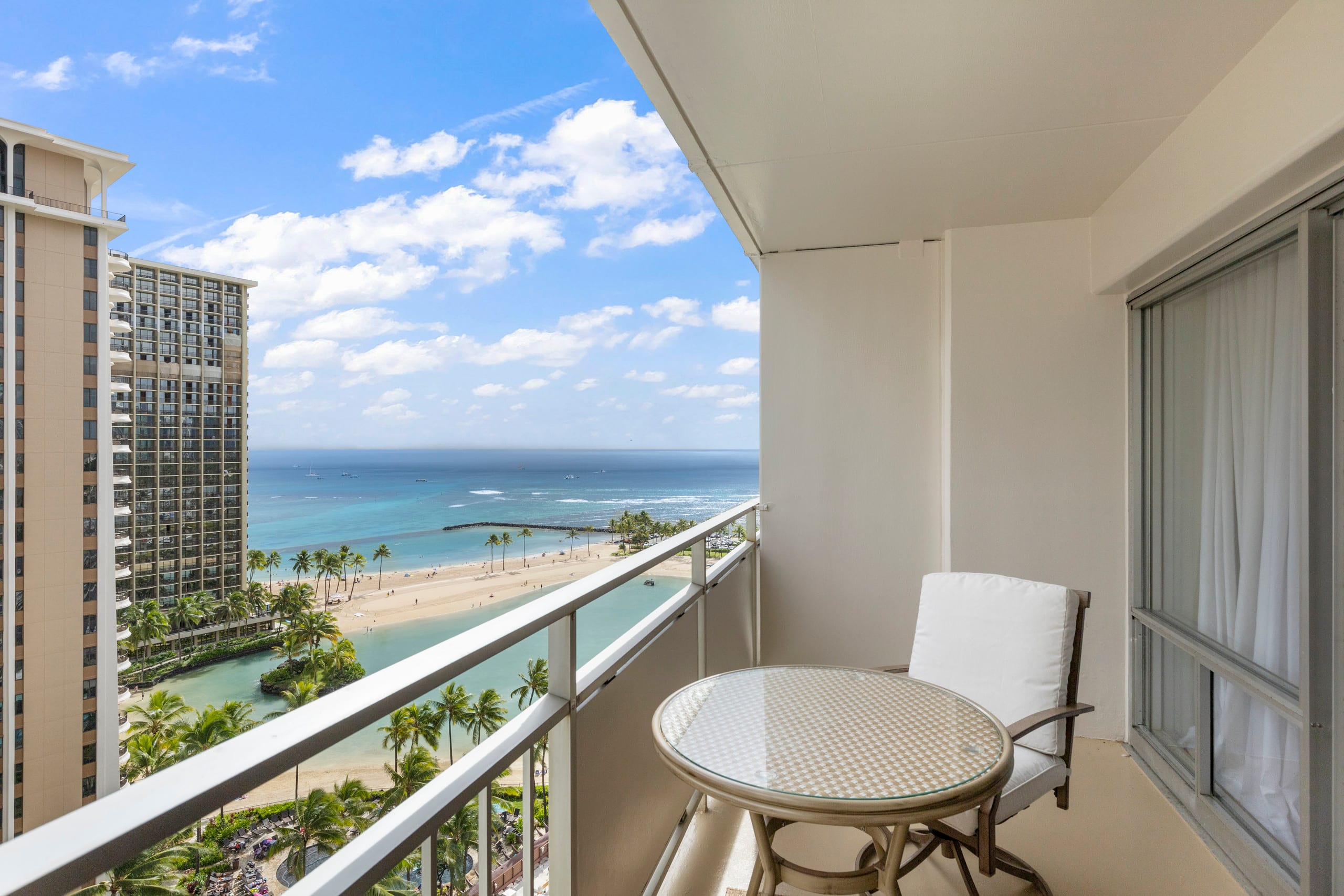 Condo in Honolulu · ★4.98 · 1 bedroom · 3 beds · 1 private bath - Image 29