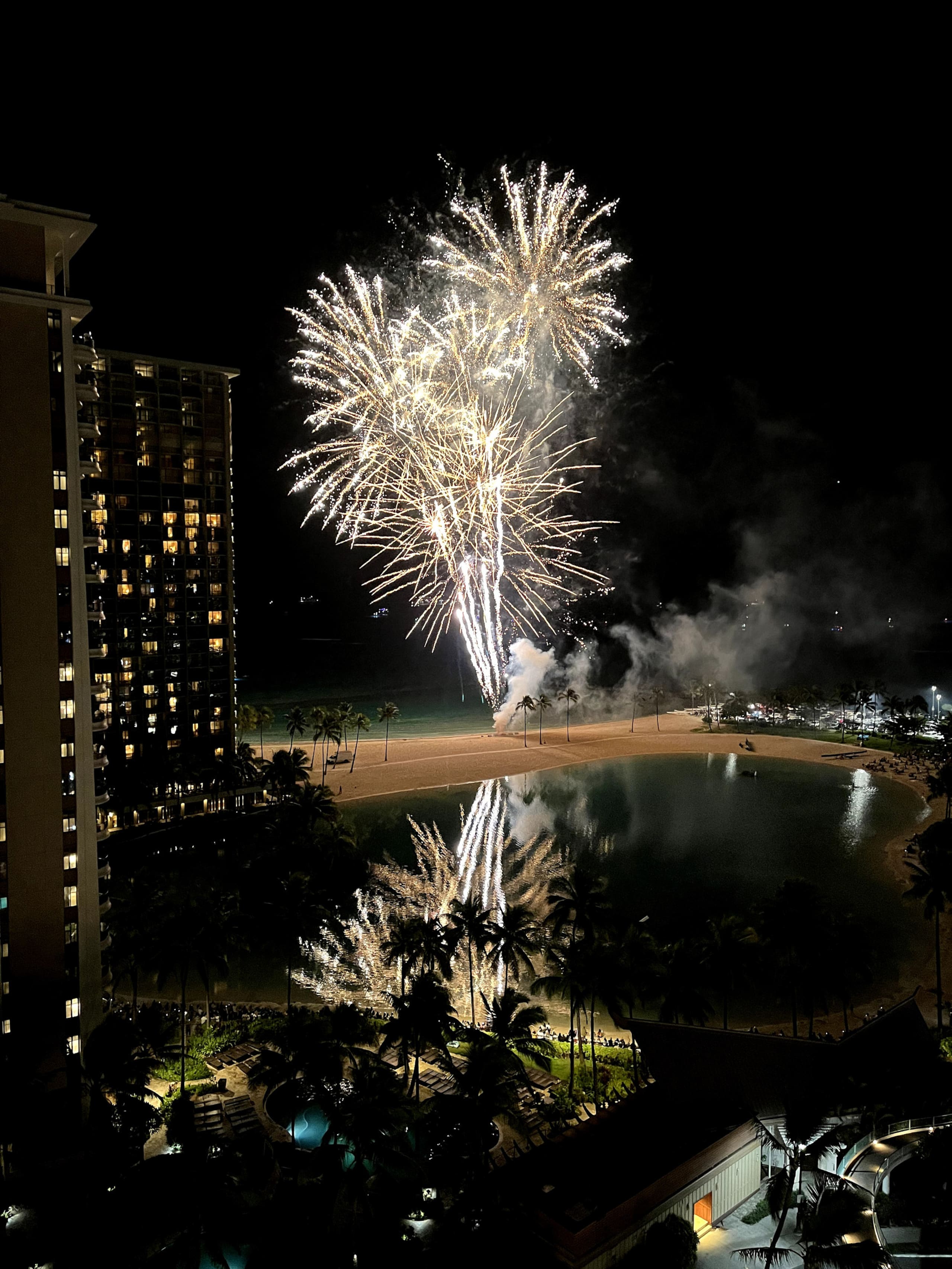 Condo in Honolulu · ★4.98 · 1 bedroom · 3 beds · 1 private bath - Image 30