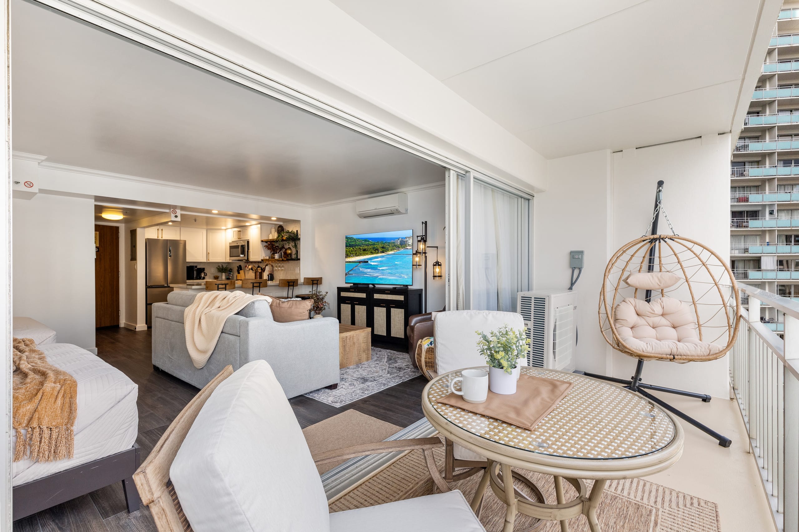 Condo in Honolulu · ★4.98 · 1 bedroom · 3 beds · 1 private bath - Image 28