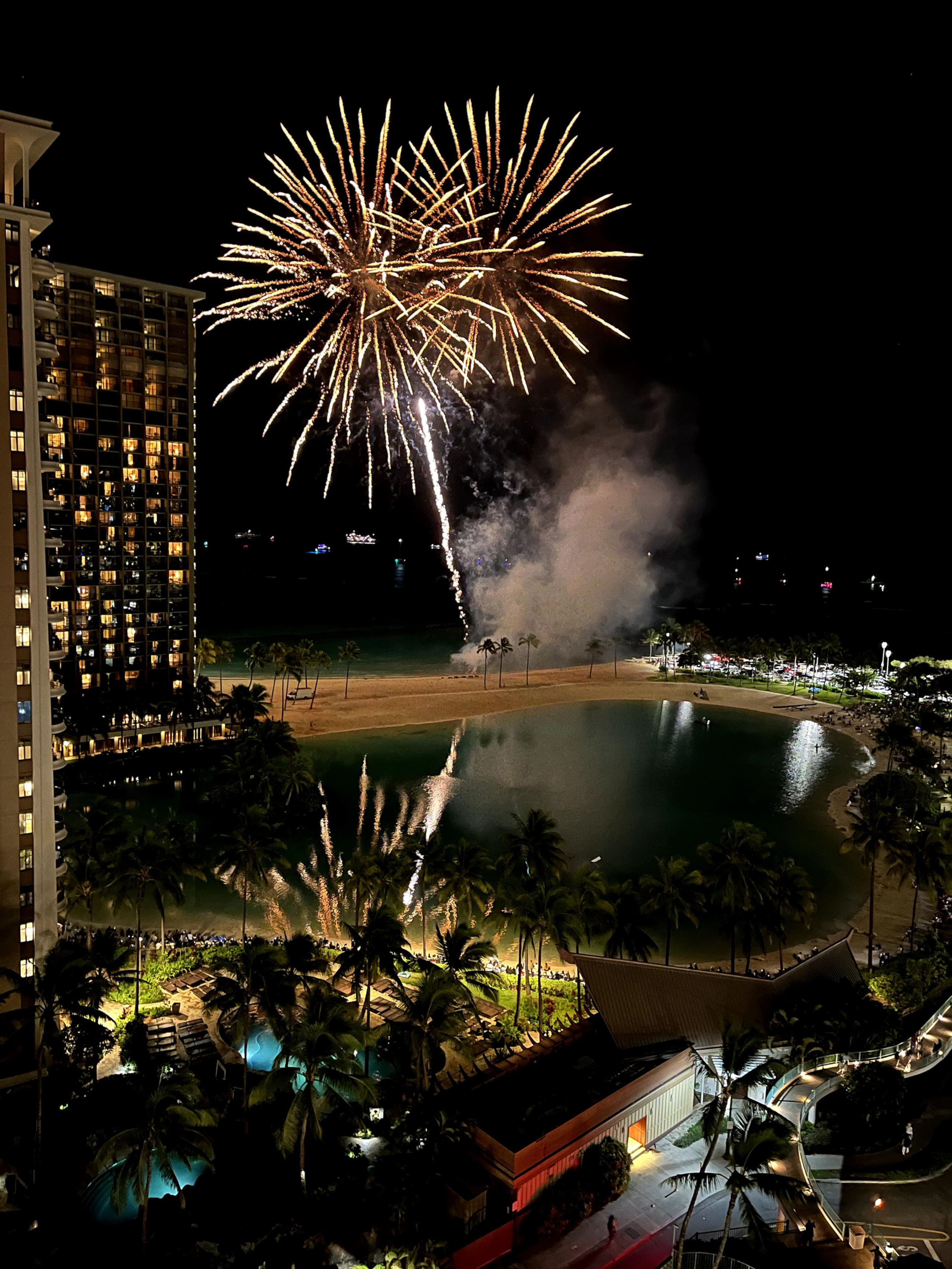 Condo in Honolulu · ★4.98 · 1 bedroom · 3 beds · 1 private bath - Image 34