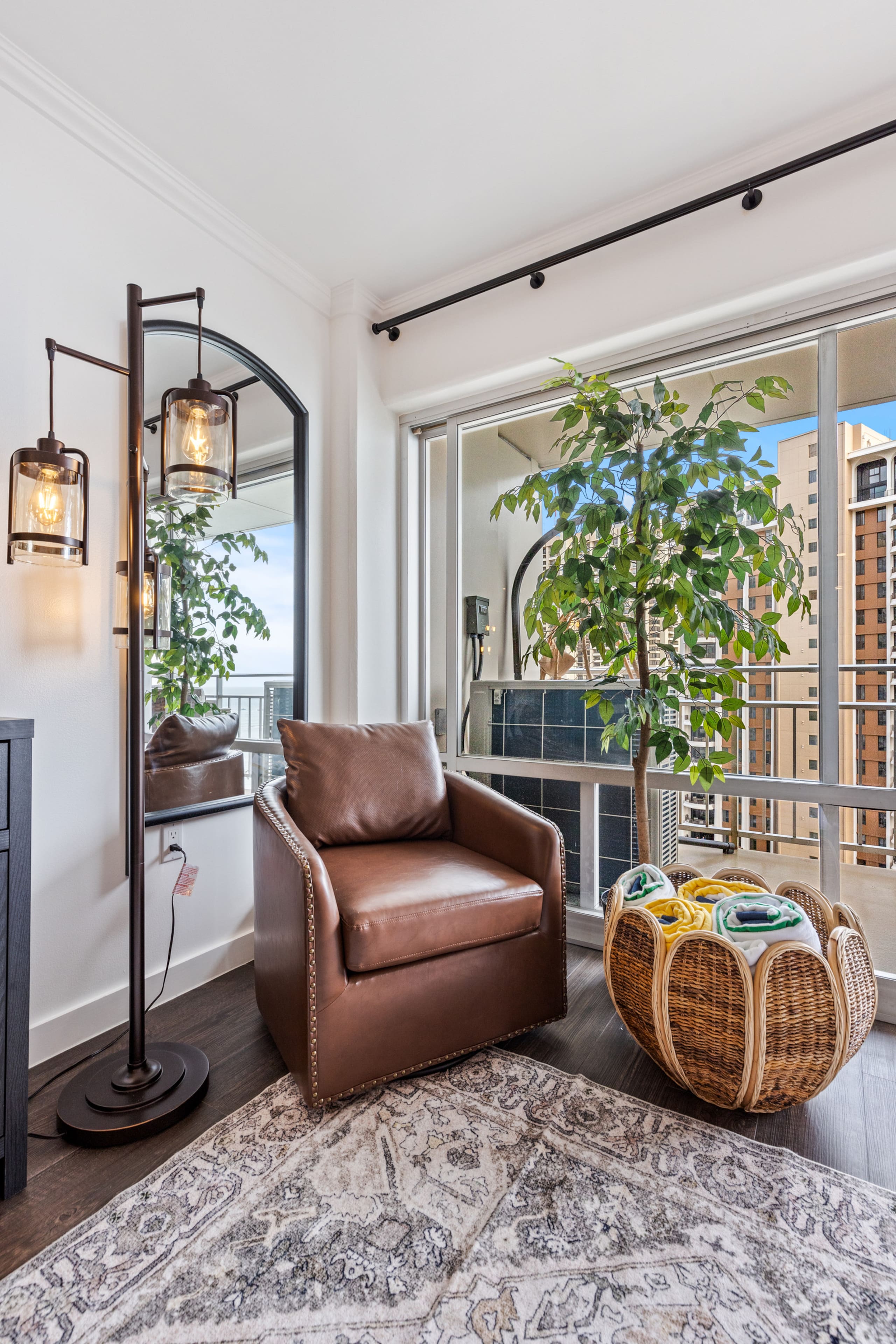 Condo in Honolulu · ★4.98 · 1 bedroom · 3 beds · 1 private bath - Image 6