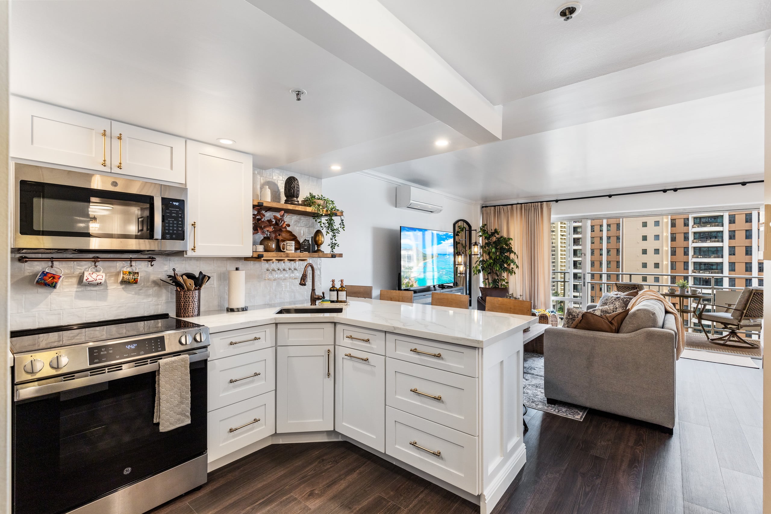 Condo in Honolulu · ★4.98 · 1 bedroom · 3 beds · 1 private bath - Image 10
