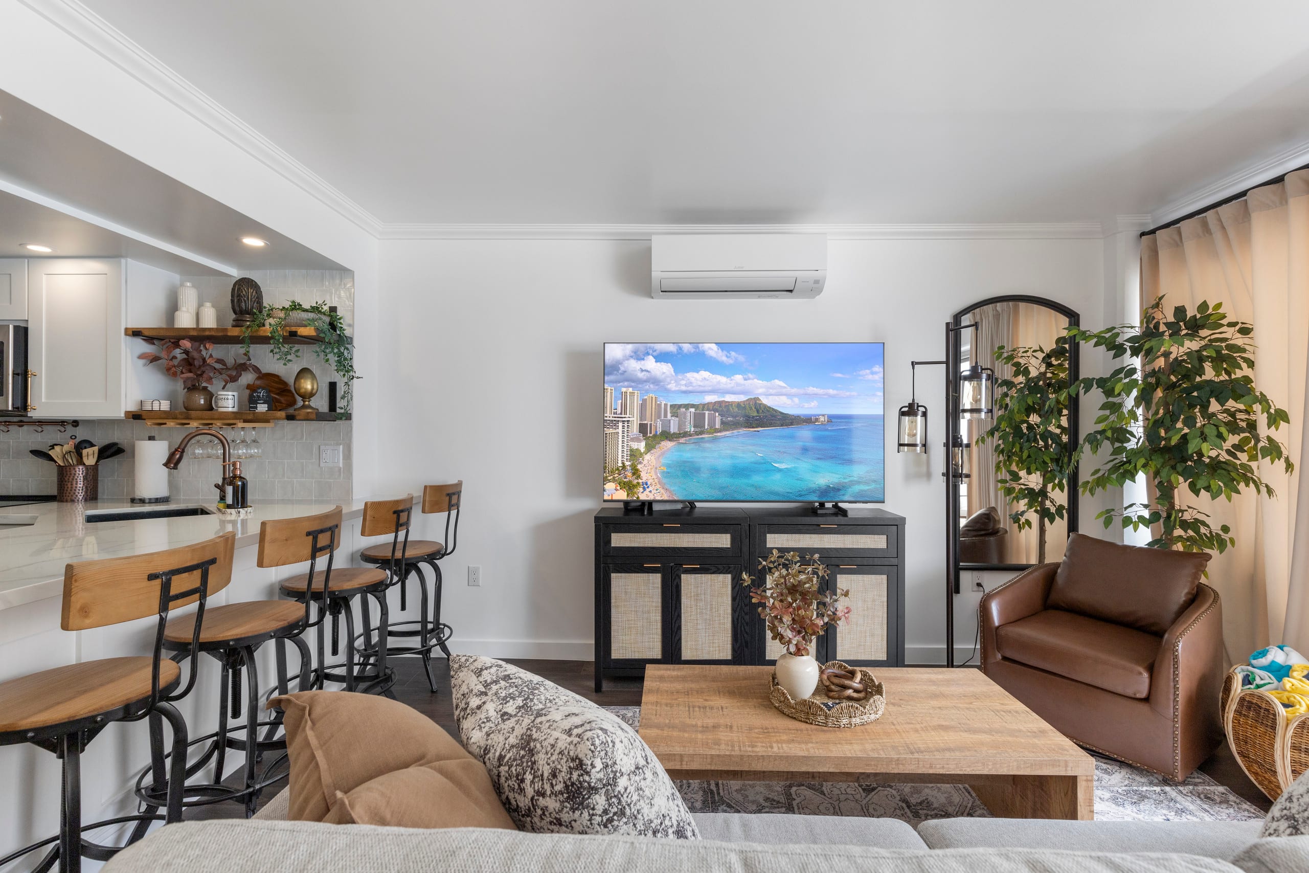 Condo in Honolulu · ★4.98 · 1 bedroom · 3 beds · 1 private bath - Image 3