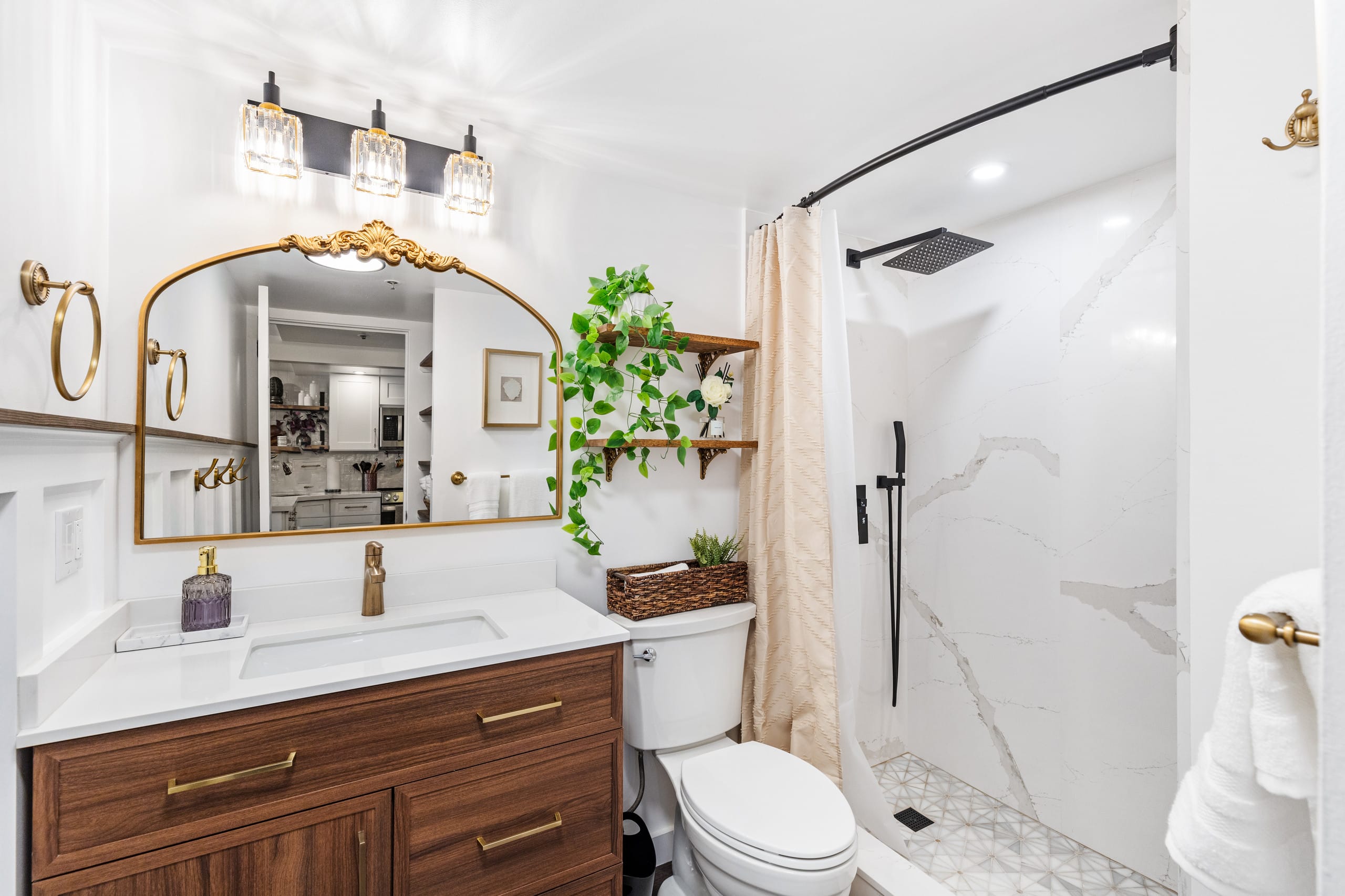 Condo in Honolulu · ★4.98 · 1 bedroom · 3 beds · 1 private bath - Image 22