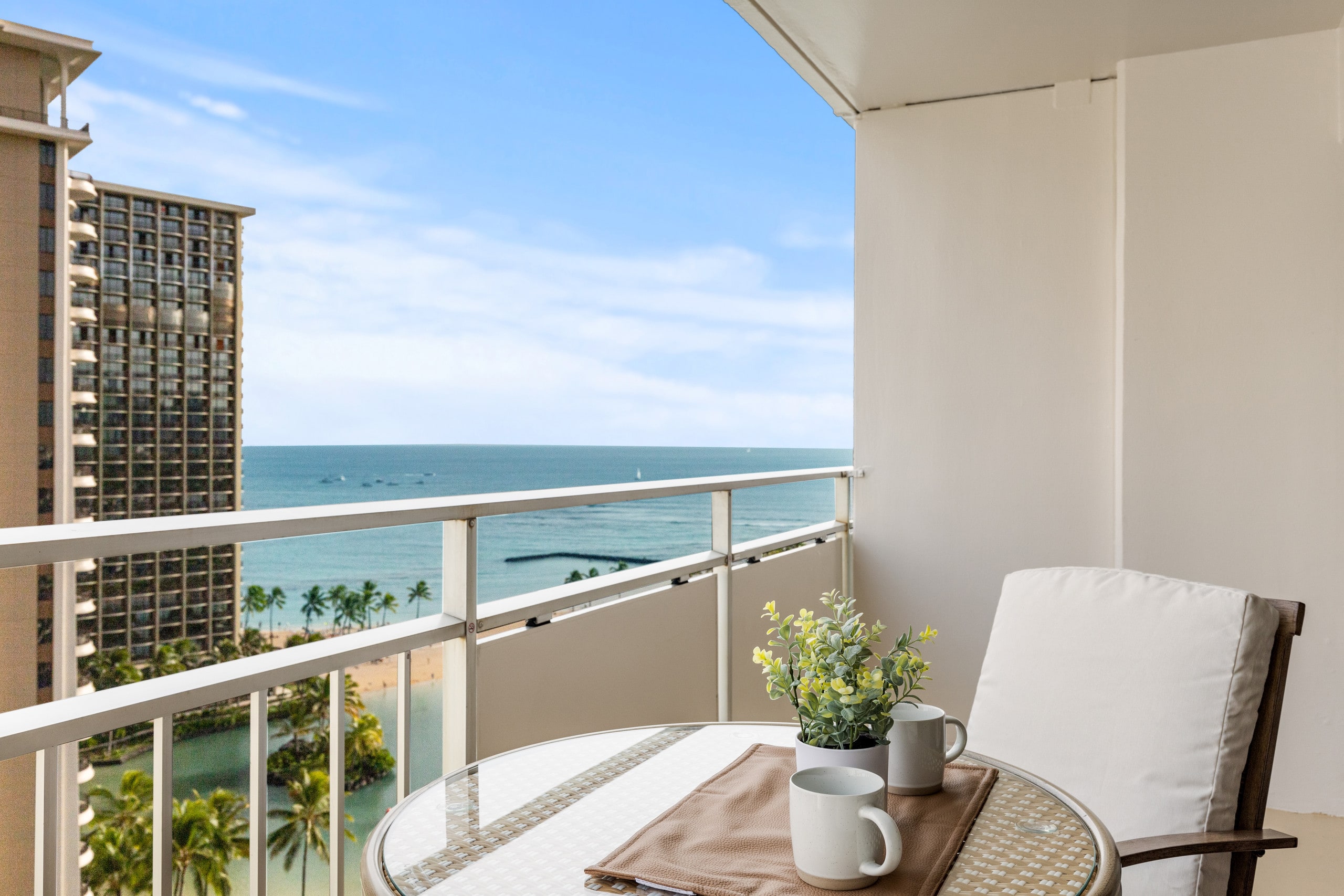 Condo in Honolulu · ★4.98 · 1 bedroom · 3 beds · 1 private bath - Image 33