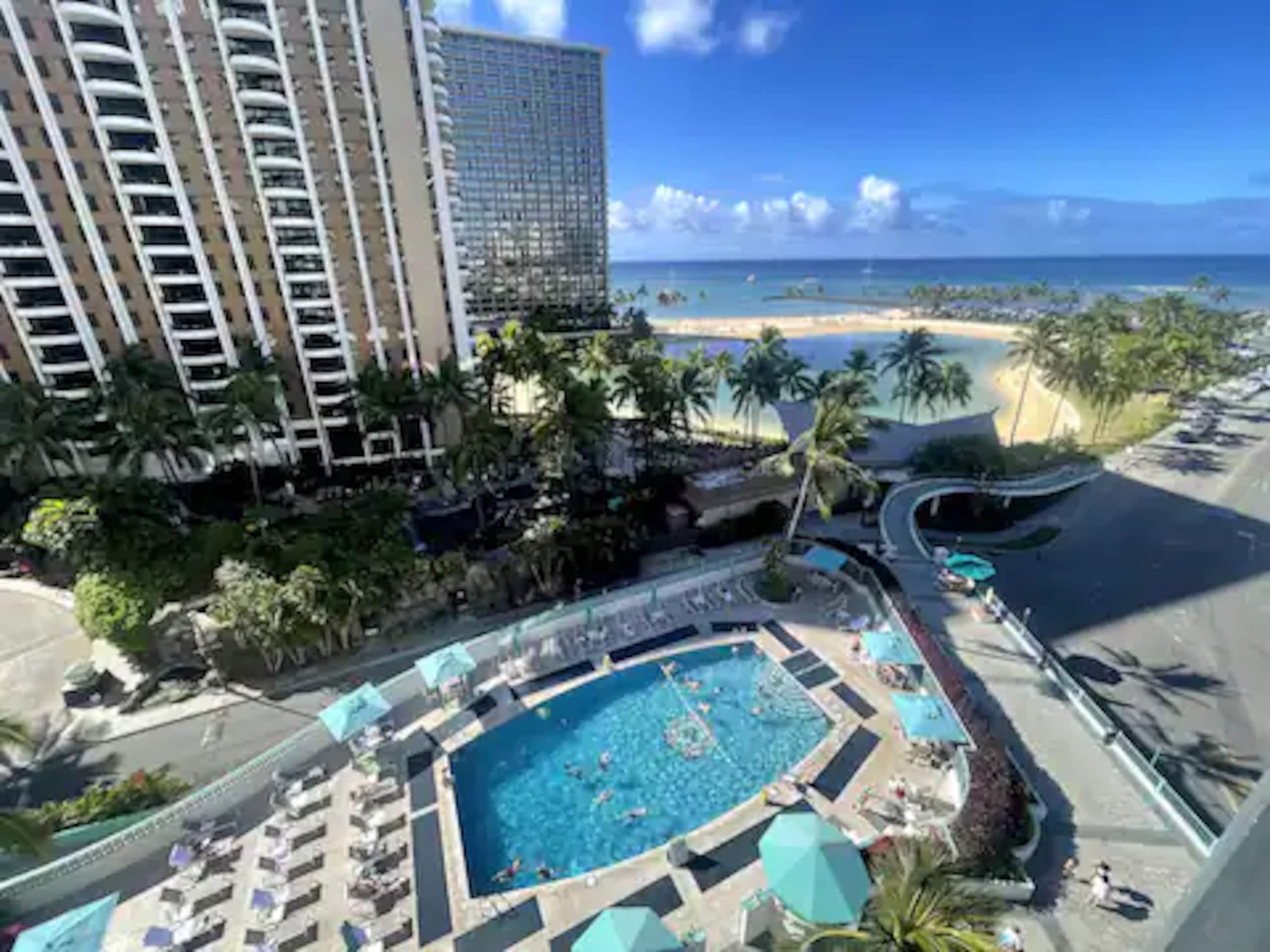 Condo in Honolulu · ★4.98 · 1 bedroom · 3 beds · 1 private bath - Image 74