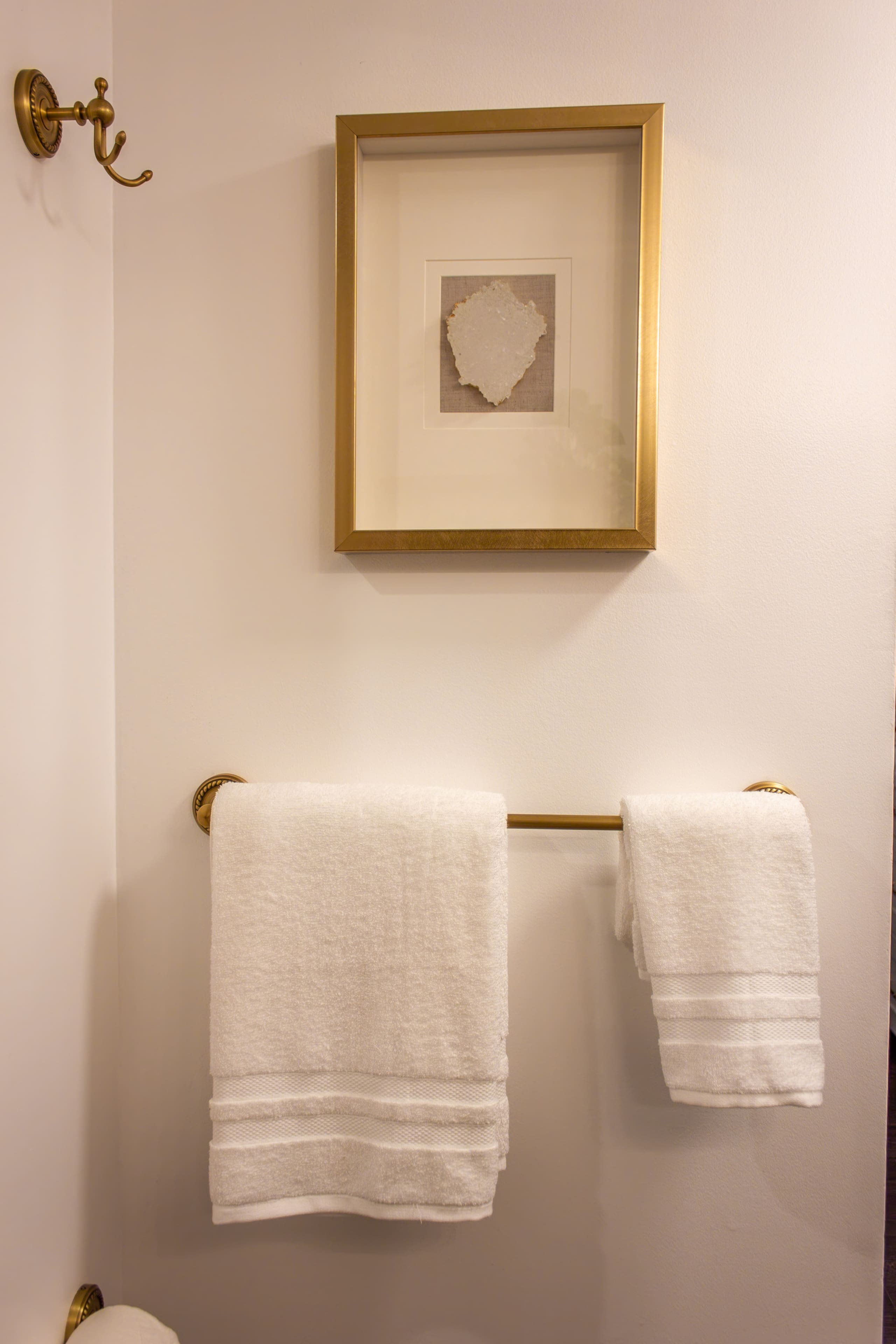 Condo in Honolulu · ★4.98 · 1 bedroom · 3 beds · 1 private bath - Image 23