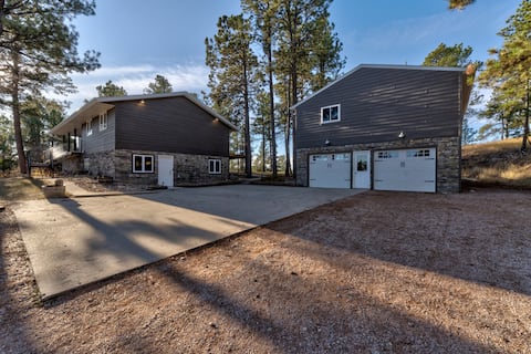 Ridgeview Retreat- hottub, WiFi, amazing view!