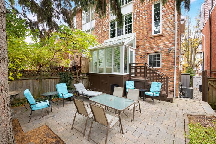 Downtown Designer Luxury Townhome gallery image 5