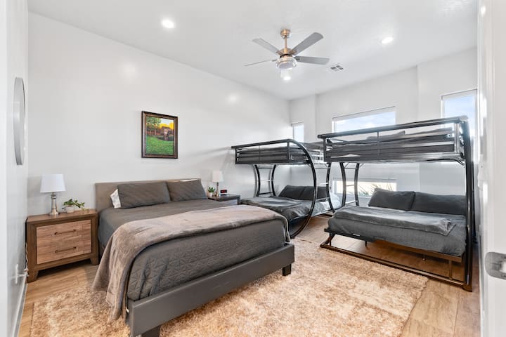 2 bračna kreveta (1,6x2) i 1 bračni krevet (1,6x2)