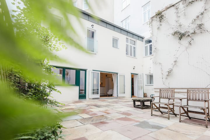 Quiet apartment close to center