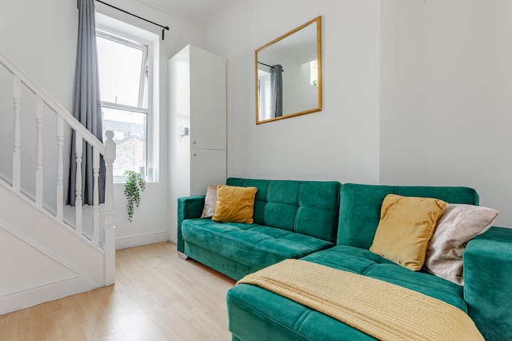 Charming & Spacious 3BR 2BR House in Paddington!