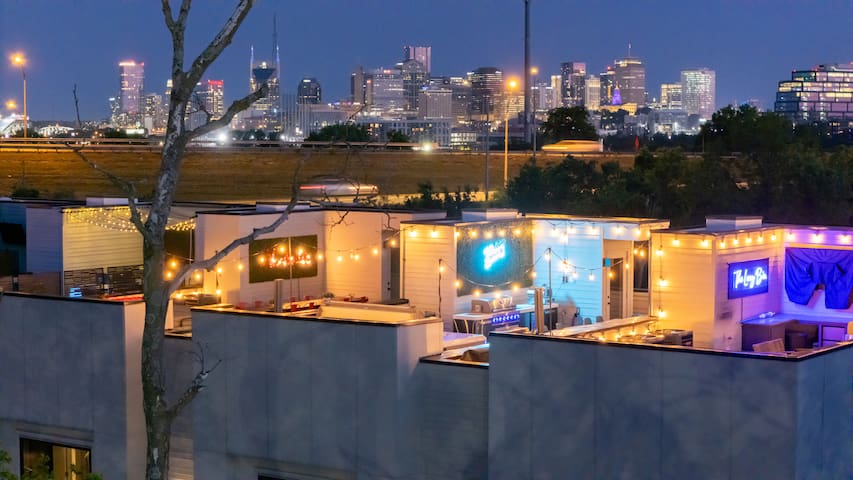 Luxury- Close to Broadway- 11 Beds,Rooftop&Hot-tub gallery image 3