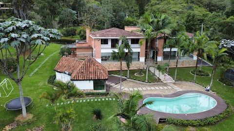 Luxury Mansion w pool spectacular view At Envigado