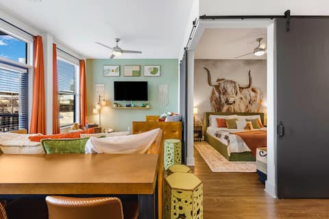Top performing Airbnb: Highlands | Walk to DNTN, Pool, Gym, Espresso Bar in Downtown