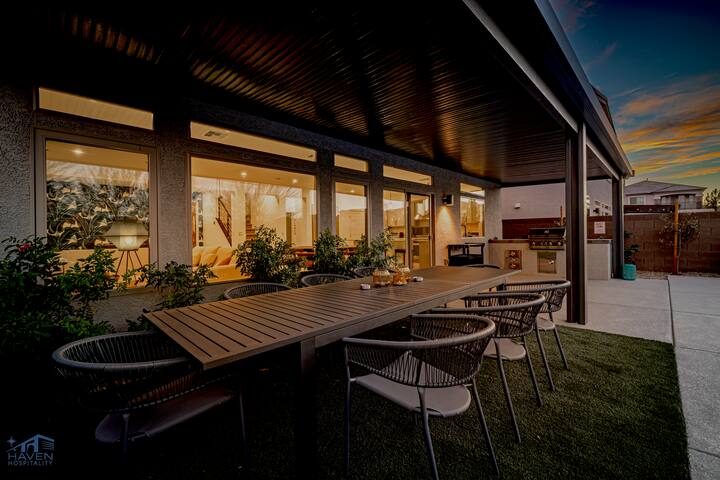 Cozy, Modern 5bd! 15 mins to airport, Spa & Pool! gallery image 4