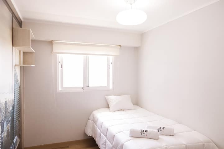 Jedan i pol kvadratni krevet i jedan i pol kvadratni madrac ispod