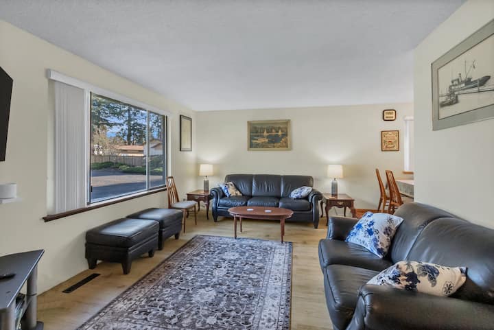 Spacious & Comfy Stay Near Chambers Bay - Steilacoom, WA