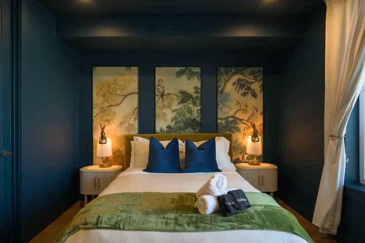 Luxury & Walkable | Movie|Game Rm HotTub | Rooftop gallery image 5