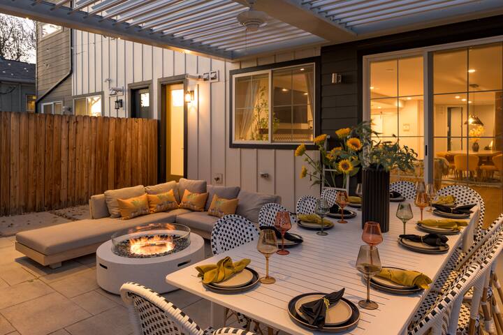 Luxury & Walkable | Movie|Game Rm HotTub | Rooftop gallery image 4