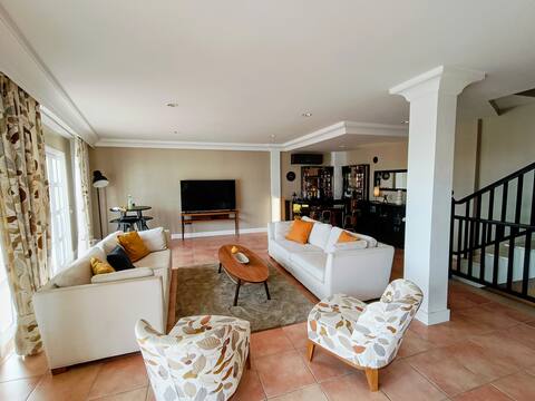 Top Airbnb: Five star luxury house: sea view, jacuzzi & pool en Mogán