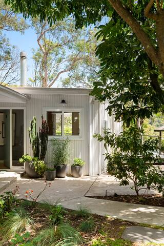 Stylish Avalon Beach bungalow gallery image 2