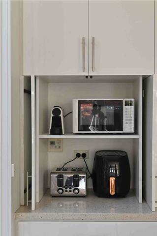 Stylish & Spacious Beach House gallery image 5