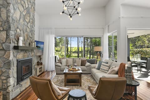Lomandra Retreat - Golfing Estate
