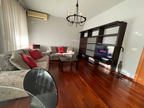 Top performing Airbnb: CityScape Tirana Penthouse-New Bazaar-Parking in Njësia Bashkiake Nr. 2