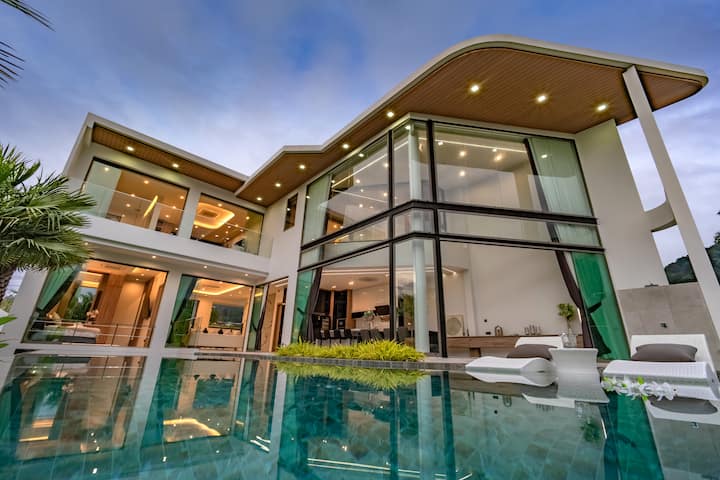 Luxury 6BR Golfside Villa near Patong– Villa Priva