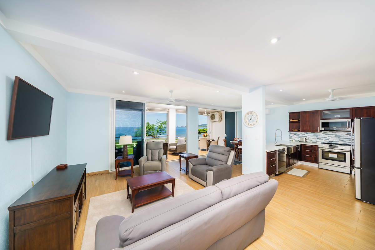 Oceanfront Oasis: 2BR Paradise @ Playa Potrero — 2 bedroom vacation rental in Playa Potrero